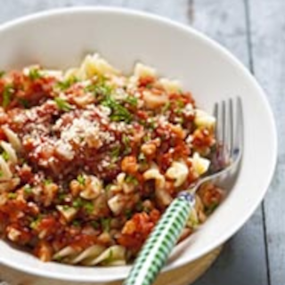 Kukkakaali-tomaattipasta
