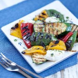 Grillatut kasvikset ja mozzarellaa