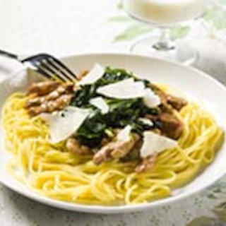 Pinaatti-porsaanpasta