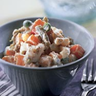 Värikäs makaronisalaatti