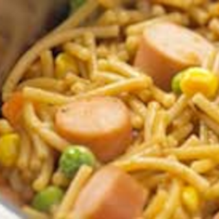 Nopea nakkispagetti