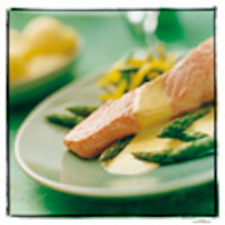 Piparjuurilohta & parsaa á la Hollandaise