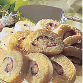 Mansikka-rahkakääretorttu