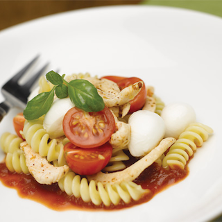 Kananpojan tomaatti-mozzarellapasta