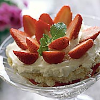 Mansikkatiramisu