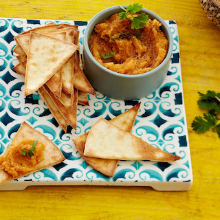 Porkkanahummus ja tortillasipsit