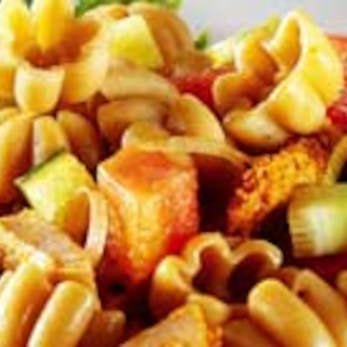 Paratiisin proteiinipastasalaatti