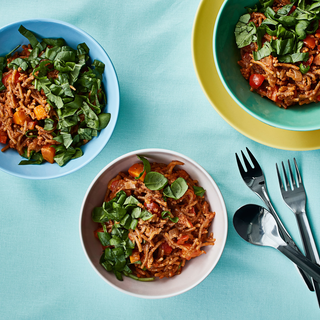 Paistettu jauheliha-rakettispagetti