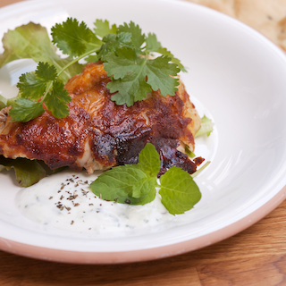 Tandoori-broileria ja kurkku-raita