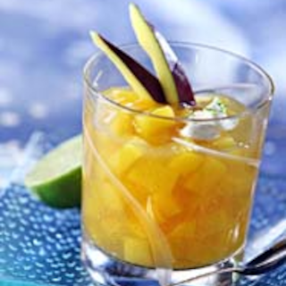 Mangokiisseli ja limetti-jogurttikastike