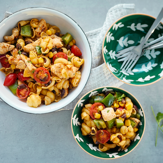 Meksikolainen kana-pastasalaatti