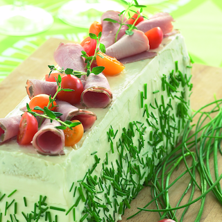 Voileipäkakku (kinkku-kasvis)