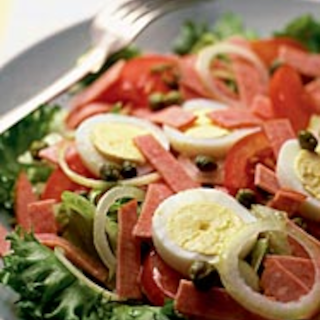 Italialainen makkarasalaatti
