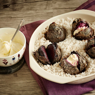 Uunipunajuuret ja piparjuurimousse
