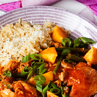Broileri-mangocurry ja kookosriisi