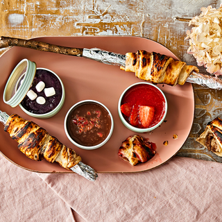 Tikkucroissantit ja kastikkeet