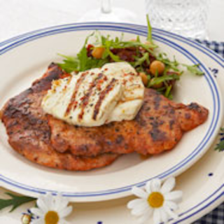 Halloumi-kikhernesalaatti