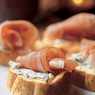 Parmankinkku-crostinit