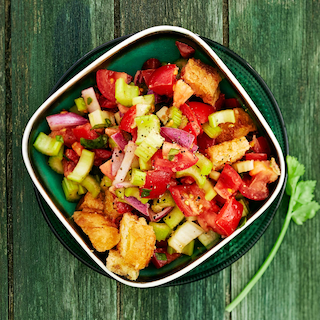 Selleri-panzanellasalaatti