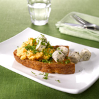 Tuorejuusto-hummusbruschetta